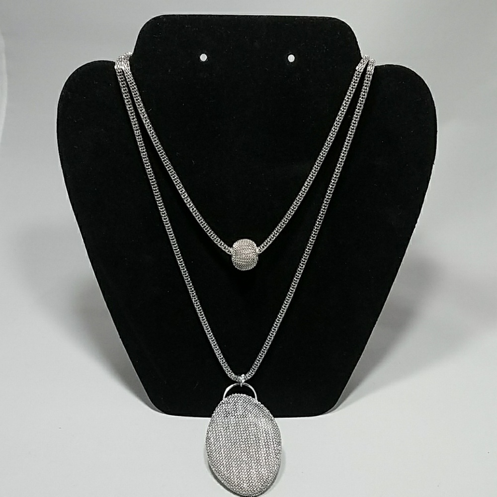 Silver and elegant necklace😍😍